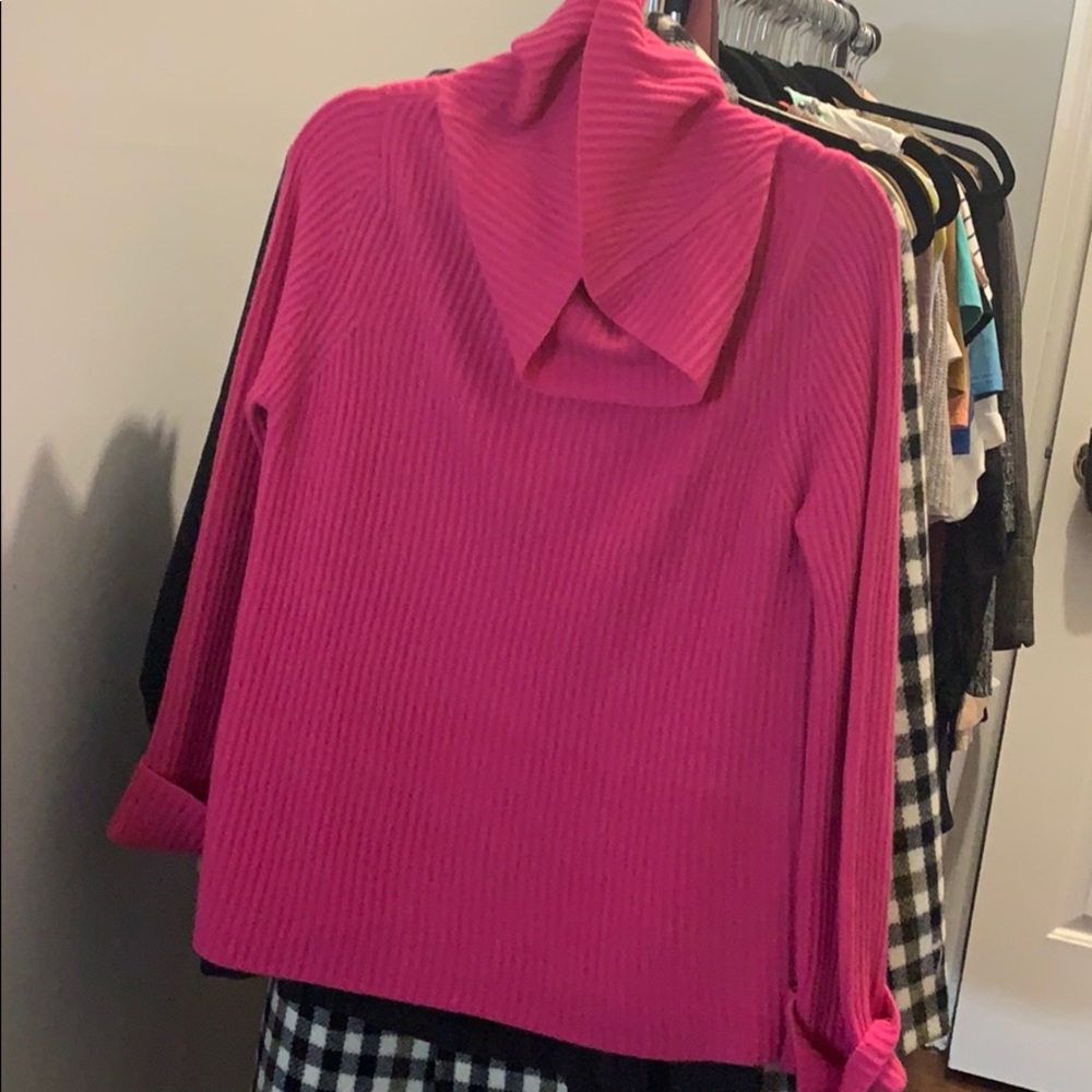 Pink sweater.. Annie’s aye